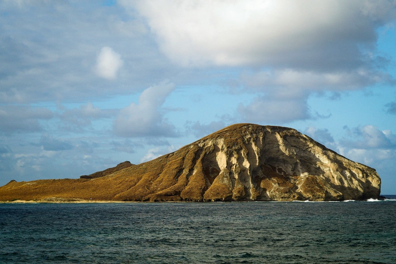 The island of O’ahu in Hawaii viewed from afar.